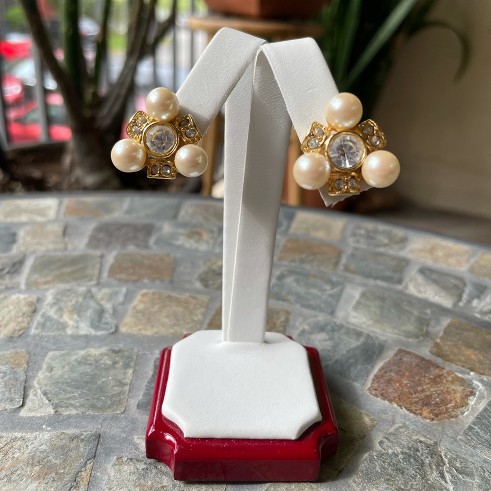 Monet 1980 14K GP Pearl/ Rhinestone stud earrings - Picture 5 of 10